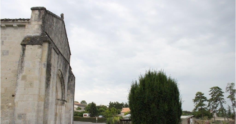 L'entrée de l'église